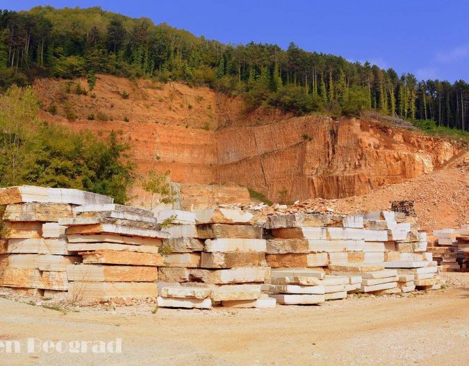 crveni-dekorativni-kamen-kamenolom